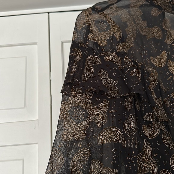 Black and gold blouse - Picture 4 of 5